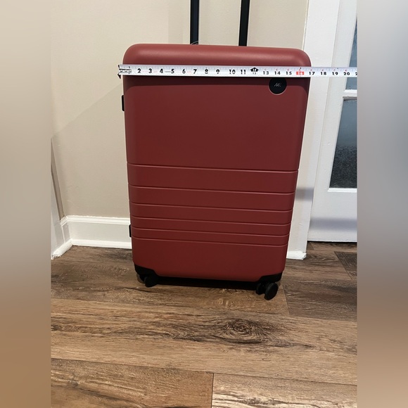 Monos Check-In Medium - Picture 2 of 7